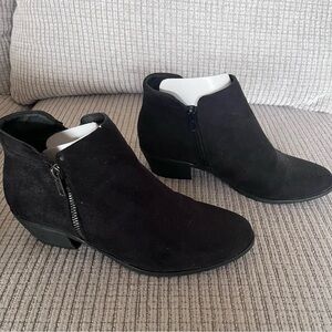 Relativity Black Faux Suede 7M Re-Trent Ankle Boots with Dual Zippers